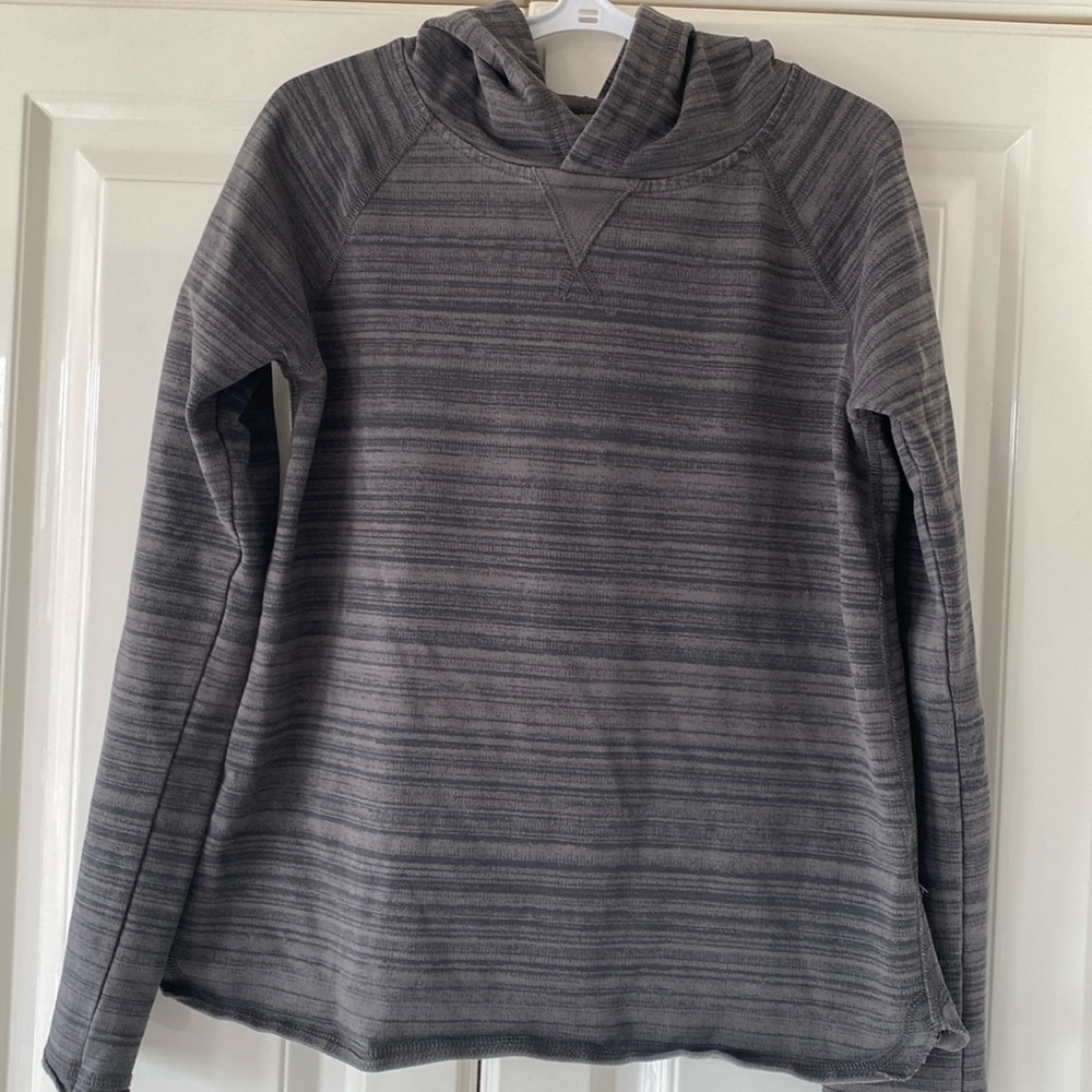 Joe Fresh Girl’s grey sweatshirt with hood